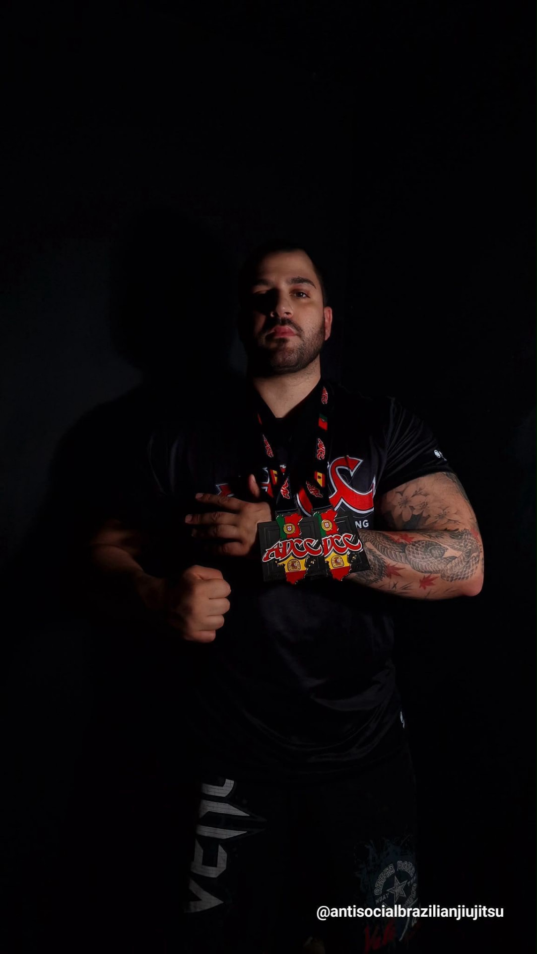 Hugo Costa com medalhas do ADCC